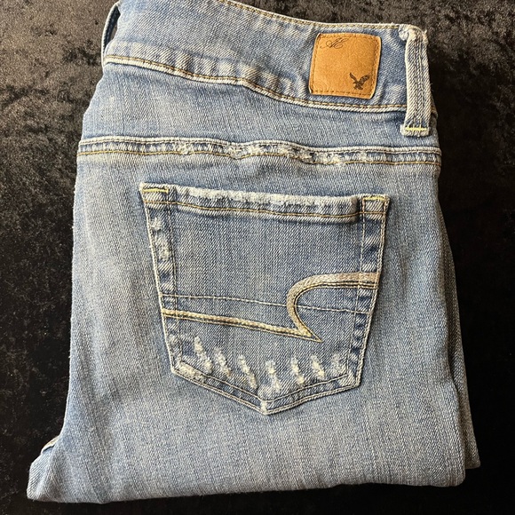 Aerie Stretch ‘Artist’ Light Blue Distressed Cropped Jeans - Picture 8 of 9